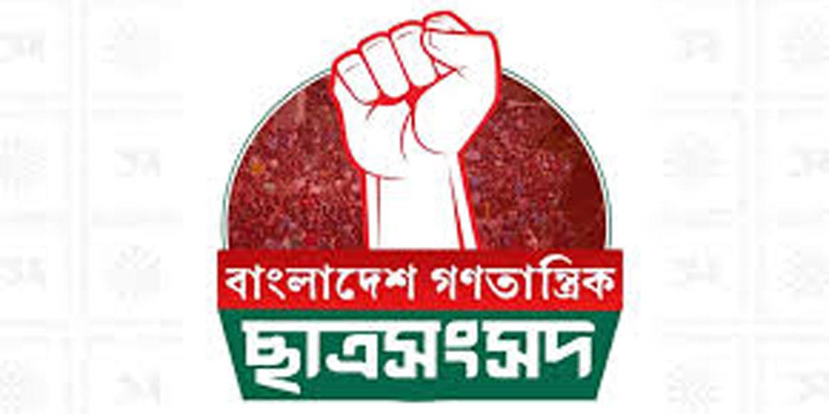 ভিন্ন রাজনৈতিক অবস্থান দেখলেই আক্রমণাত্মক হয়ে উঠছে শিবির