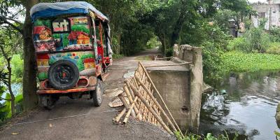 সোনারগাঁয় ২০ গ্রামবাসীর বিপজ্জনক চলাচল