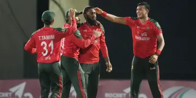 বৃষ্টিতে আবার খেলা বন্ধ