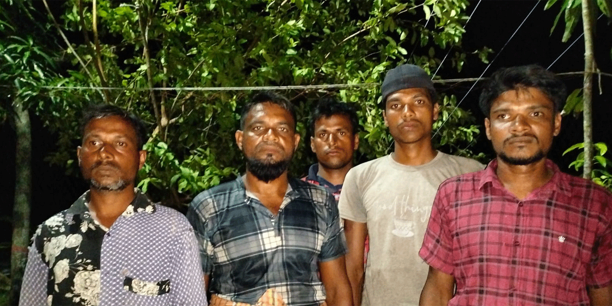 সুন্দরবনে মাছ ধরার অভিযোগে ৫ জেলে আটক