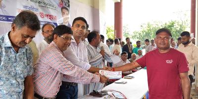 শ্যামনগরের তারেক রহমানের পক্ষ থেকে ৭০ মন্দিরে আর্থিক প্রণোদনা