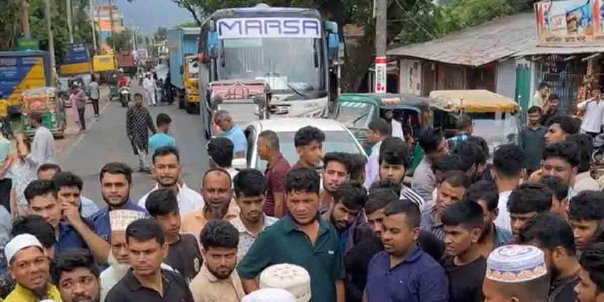 চট্টগ্রাম-কক্সবাজার মহাসড়ক ৬ লেনের দাবিতে সড়ক অবরোধ