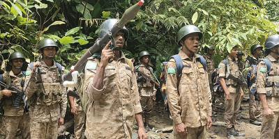 রাখাইনে রোহিঙ্গাদের হাতে ভারী অস্ত্র