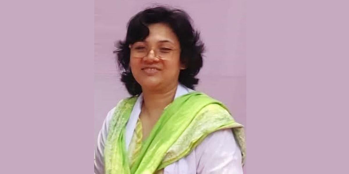 সরকারি-বেসরকারি দুটি প্রতিষ্ঠানে চাকরি করেন ডা. অপর্ণা