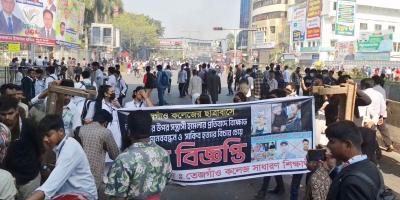 ফার্মগেটে সড়ক অবরোধ তেজগাঁও কলেজ শিক্ষার্থীদের, তীব্র যানজট
