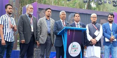 লক্ষ্মীপুরে সম্মাননা পেলেন ৩৭ গুণী ব্যক্তিত্ব