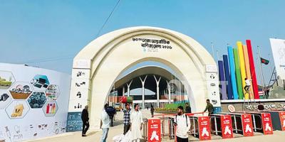 আন্তর্জাতিক বাণিজ্য মেলা: ক্রেতা কম, চলছে স্টল সাজানোর কাজ