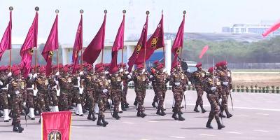 জাঁকজমকপূর্ণ কুচকাওয়াজে স্বাধীনতা দিবস উদযাপন