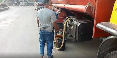 চট্টগ্রামের ২০ স্পটে চোরাই তেল মজুতের রমরমা কারবার