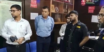ঝিনাইদহে ক্লিনিকে অভিযান চালিয়ে লাখ টাকা জরিমানা