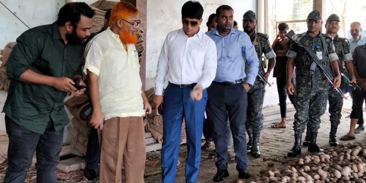 মুন্সিগঞ্জে প্রশাসনের তদারকিতে ২৭ টাকা কেজিতে আলু বিক্রি