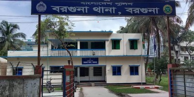 জানালার গ্রিলে ঝুলছিল গৃহবধূর মরদেহ