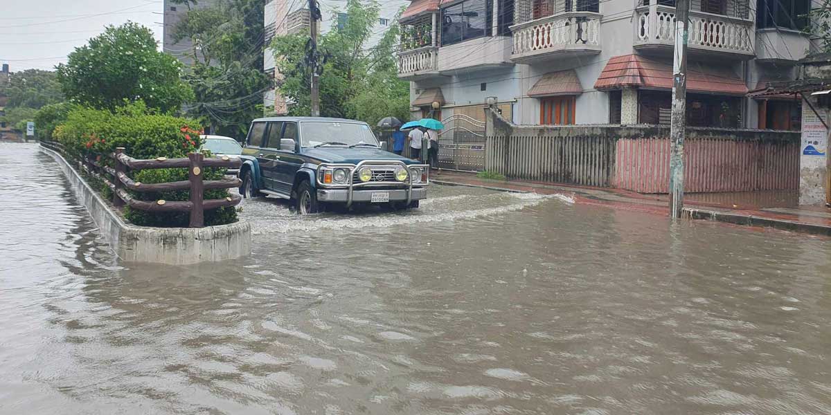 রাজশাহীতে বছরের সর্বোচ্চ বৃষ্টিপাত, ভাসছে বর্ণিল নগরী