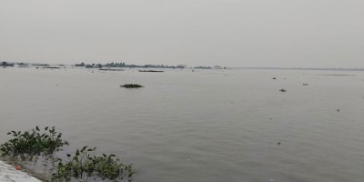 বিপৎসীমার ওপর দিয়ে প্রবাহিত হচ্ছে নদ-নদীর পানি