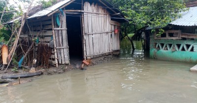 জলাবদ্ধতার কবলে সাতক্ষীরার লক্ষাধিক মানুষ