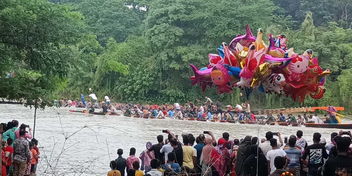 মাদারীপুরে নৌকাবাইচ অনুষ্ঠিত