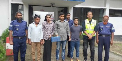 শেরপুরে তক্ষকসহ ৪ কারবারি গ্রেপ্তার
