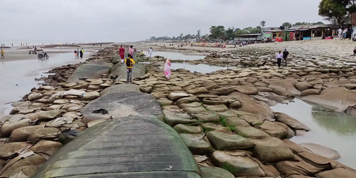 ছোট হয়ে আসছে কুয়াকাটা সমুদ্র সৈকত