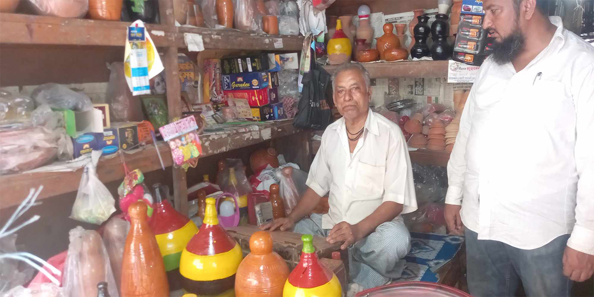 মৃৎশিল্পীদের জীবিকায় প্লাস্টিক মেলামাইন পণ্যের হানা