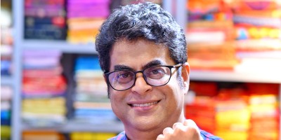 প্রতিটি পোশাক চিত্রশিল্পীর চোখ দিয়ে ডিজাইন করি