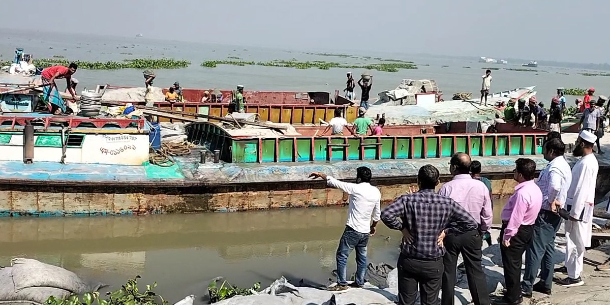 চাঁদপুর শহর রক্ষা বাধেঁর ৫৬ মিটার ধস