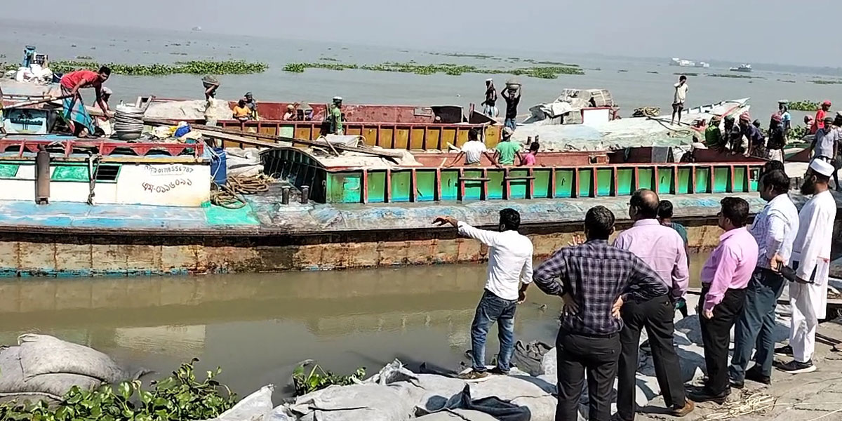 চাঁদপুর শহর রক্ষা বাঁধে ৫৬ মিটার সিসি ব্লক ধস