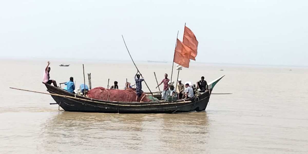 চাঁদপুরে নিষেধাজ্ঞার ২২ দিনে ৩৭৪ জেলের কারাদণ্ড