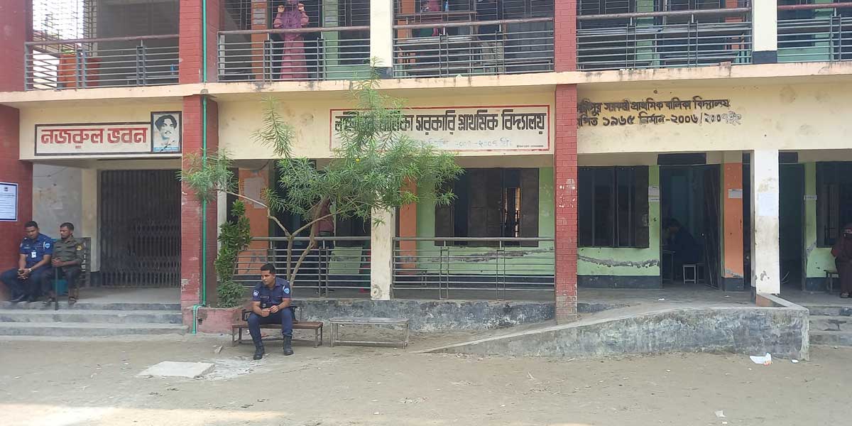 লক্ষ্মীপুর-৩ আসনের উপনির্বাচনে ভোটগ্রহণ চলছে