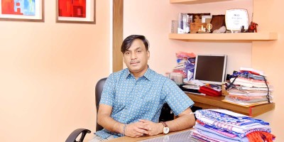 ' সময়ের সঙ্গে সঙ্গে পোশাকের ডিজাইনে পরিবর্তন এসেছে '