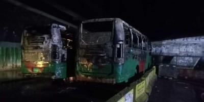 চট্টগ্রামে ২ বাসে আগুন