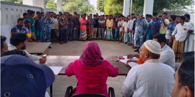 চাঁদপুরে জব্দ নৌকার উন্মুক্ত নিলাম
