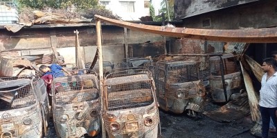 চট্টগ্রামে আগুনে পুড়ল ১৯ অটোরিকশা ৫ মোটরসাইকেল