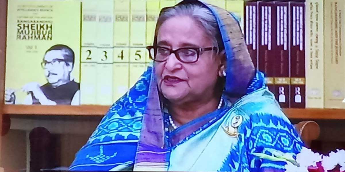 প্রধানমন্ত্রীর কাছে এইচএসসি-সমমান পরীক্ষার ফলাফল হস্তান্তর