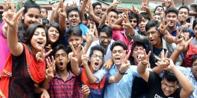 এইচএসসি-সমমানে কমেছে পাসের হার ও জিপিএ-৫