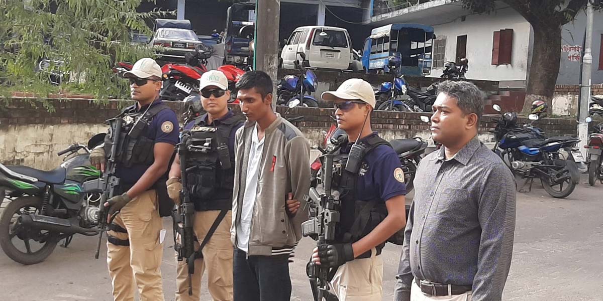 পুলিশ কর্মকর্তা পরিচয়ে প্রতারণা, গ্রেপ্তার ১