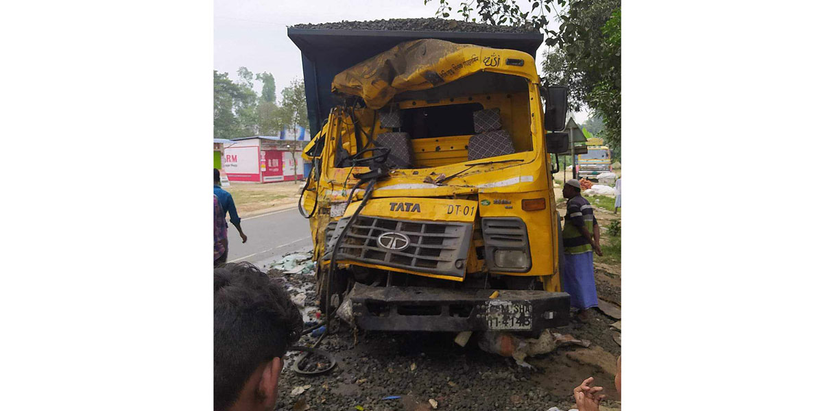 চট্টগ্রামে ডাম্পট্রাকের মুখোমুখি সংঘর্ষে দুইজন নিহত