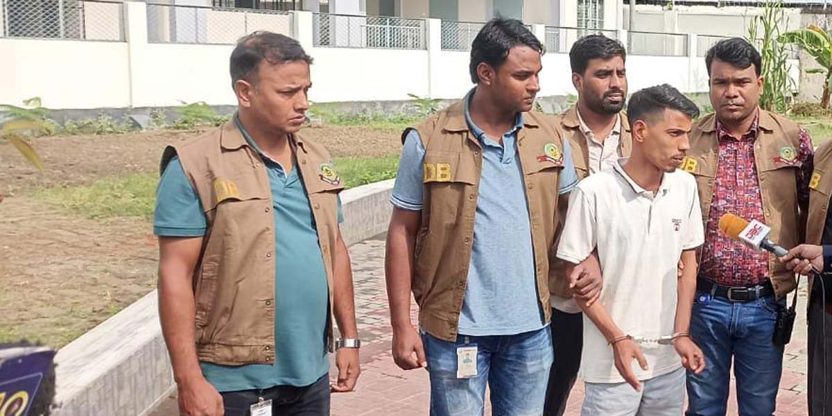 চসিকের গাড়িতে আগুন, স্বেচ্ছাসেবক দলের কর্মী গ্রেপ্তার