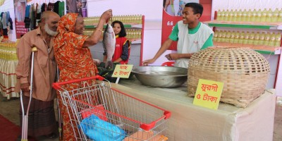 হাজার টাকার পণ্য কয়েক টাকায় কেনার সুযোগ