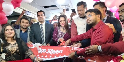 ফেনীতে ‘হারল্যান স্টোর’ উদ্বোধন করলেন অপু বিশ্বাস