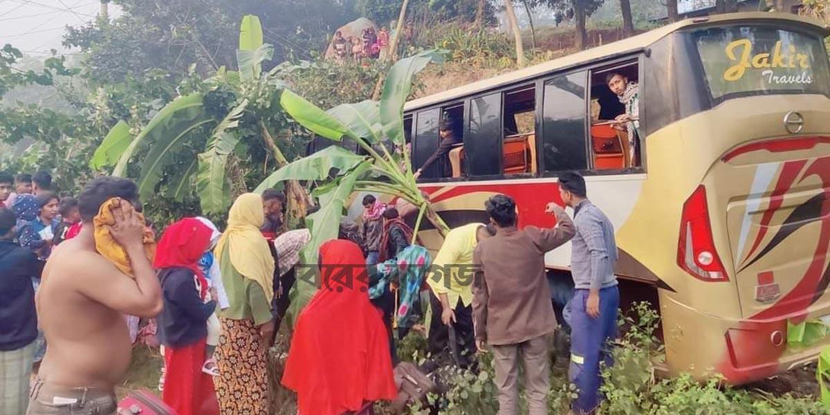 চকরিয়ায় পিকনিক বাস-পিকআপ সংঘর্ষে নিহত ৪