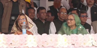 বরিশালে জনসভা মঞ্চে শেখ হাসিনা