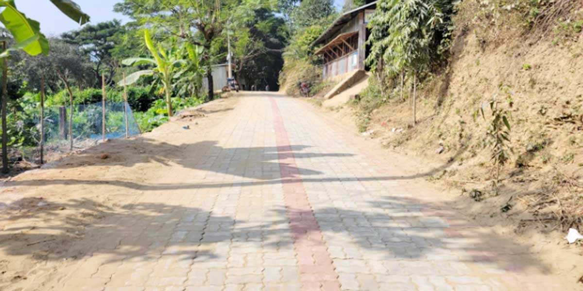 বান্দরবানে ইউনিব্লকের দৃষ্টিনন্দন সড়ক