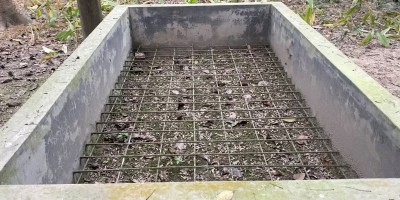 চুরি ঠেকাতে কবরের ওপর লোহার গ্রিল