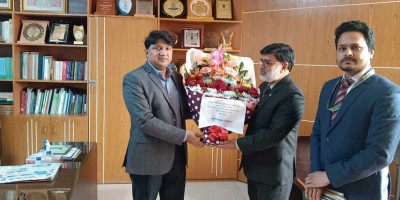 ইউজিসি সদস্যের সঙ্গে মানারাত ইউনিভার্সিটির ভারপ্রাপ্ত ভিসির সাক্ষাৎ