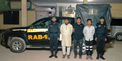 টেকনাফে ১ লাখ পিস ইয়াবাসহ প্রাইভেটকার জব্দ