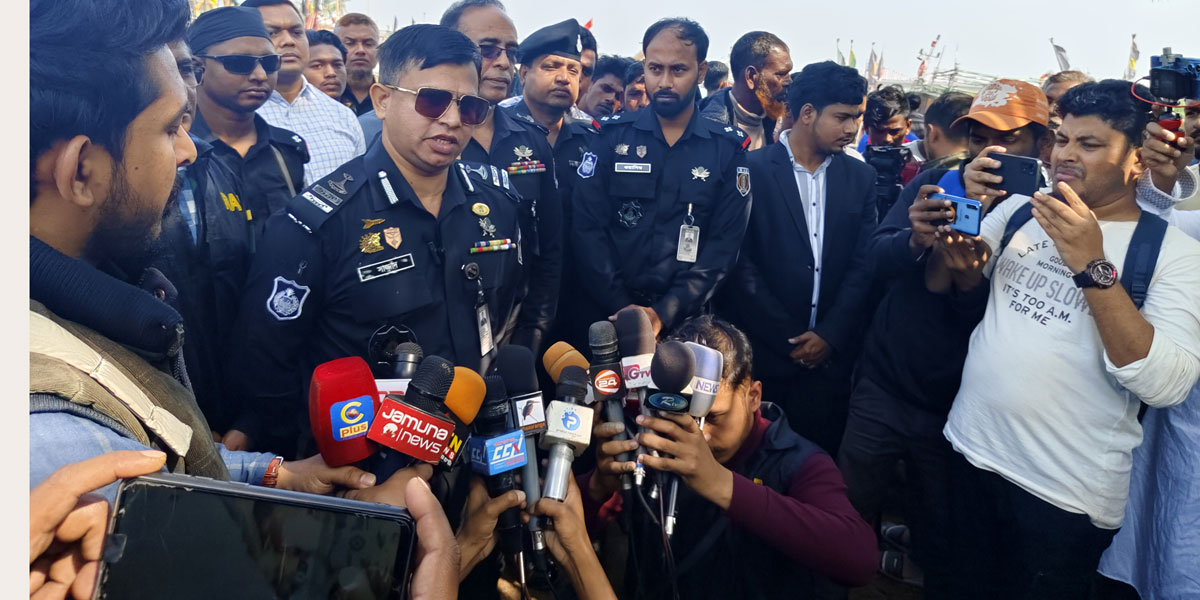 কক্সবাজারে অস্ত্রসহ ৬ জলদস্যু গ্রেপ্তার