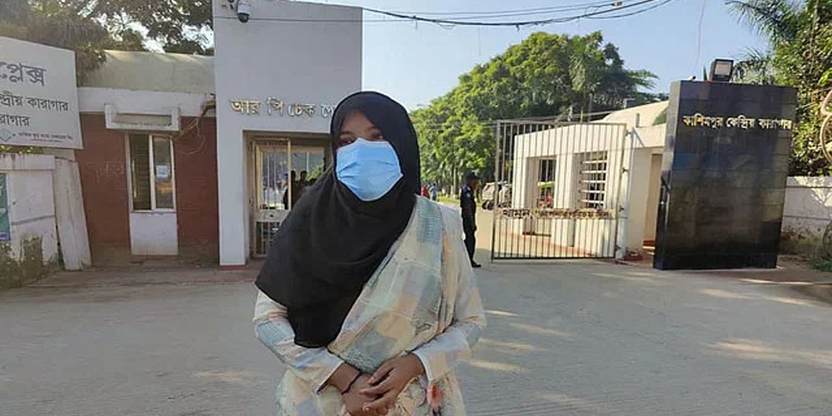 জবির খাদিজাকে এক মামলায় অব্যাহতি