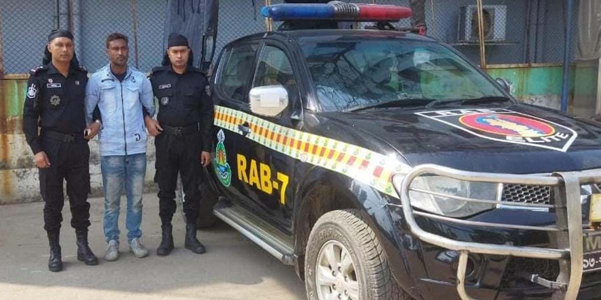চট্টগ্রামে অস্ত্রসহ আট মামলার আসামি গ্রেপ্তার