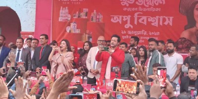 নড়াইলে ‘হারল্যান স্টোর’ উদ্বোধন করলেন অপু বিশ্বাস-ইমন