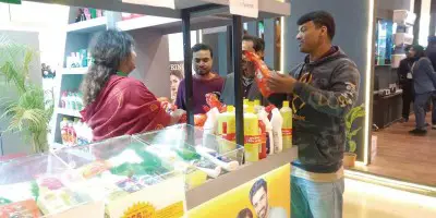 ক্রেতা টানতে অফারের ছড়াছড়ি